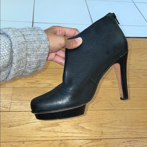 BCBG wedge leather booties. Made in Brazil - Picture 4 of 9